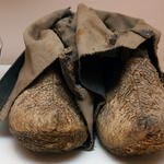 Мужская обувь согбома ота. Кожа кеты, ткань. Первая половина XX века