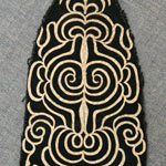 Вырезной орнамент, наклеенный на ткань. Сложная зооморфная символика. Возможно, предназначался для украшения спинки женского праздничного халата амири