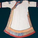 Амири – халат женский праздничный из ткани с аппликацией из рыбьей кожи (полочка)